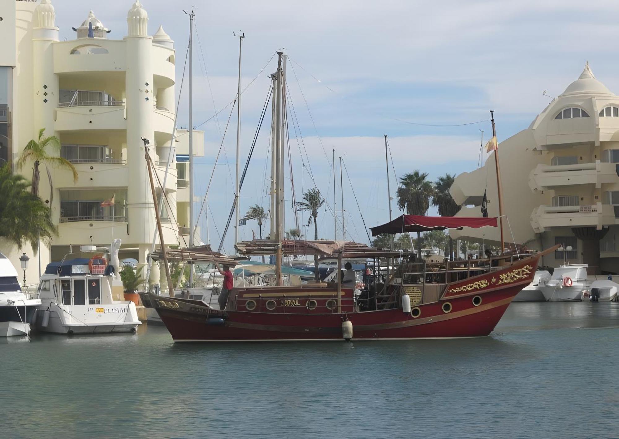 Next To Puerto Marina And The Beach Benalmádena Exterior foto